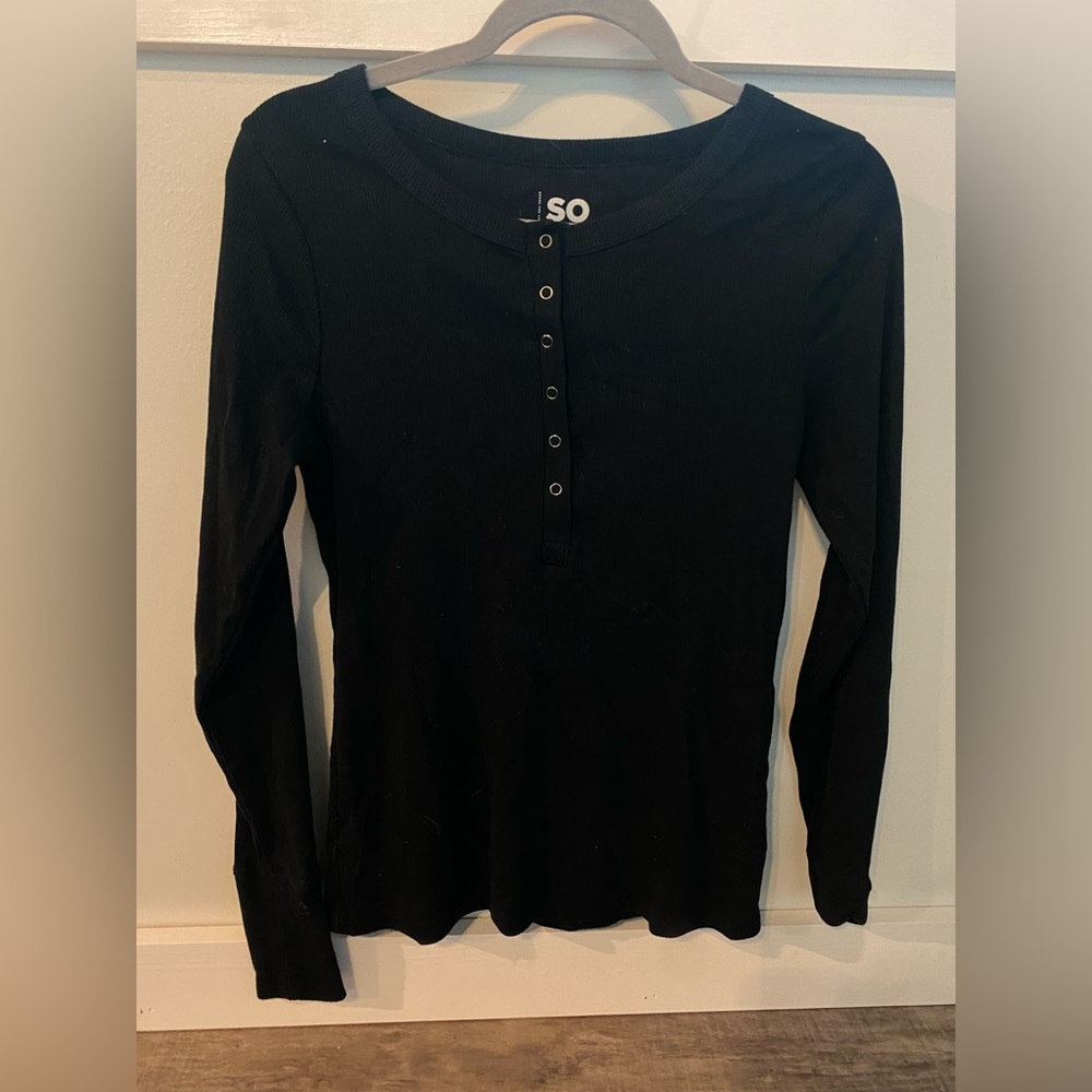 SO juniors long sleeve shirt